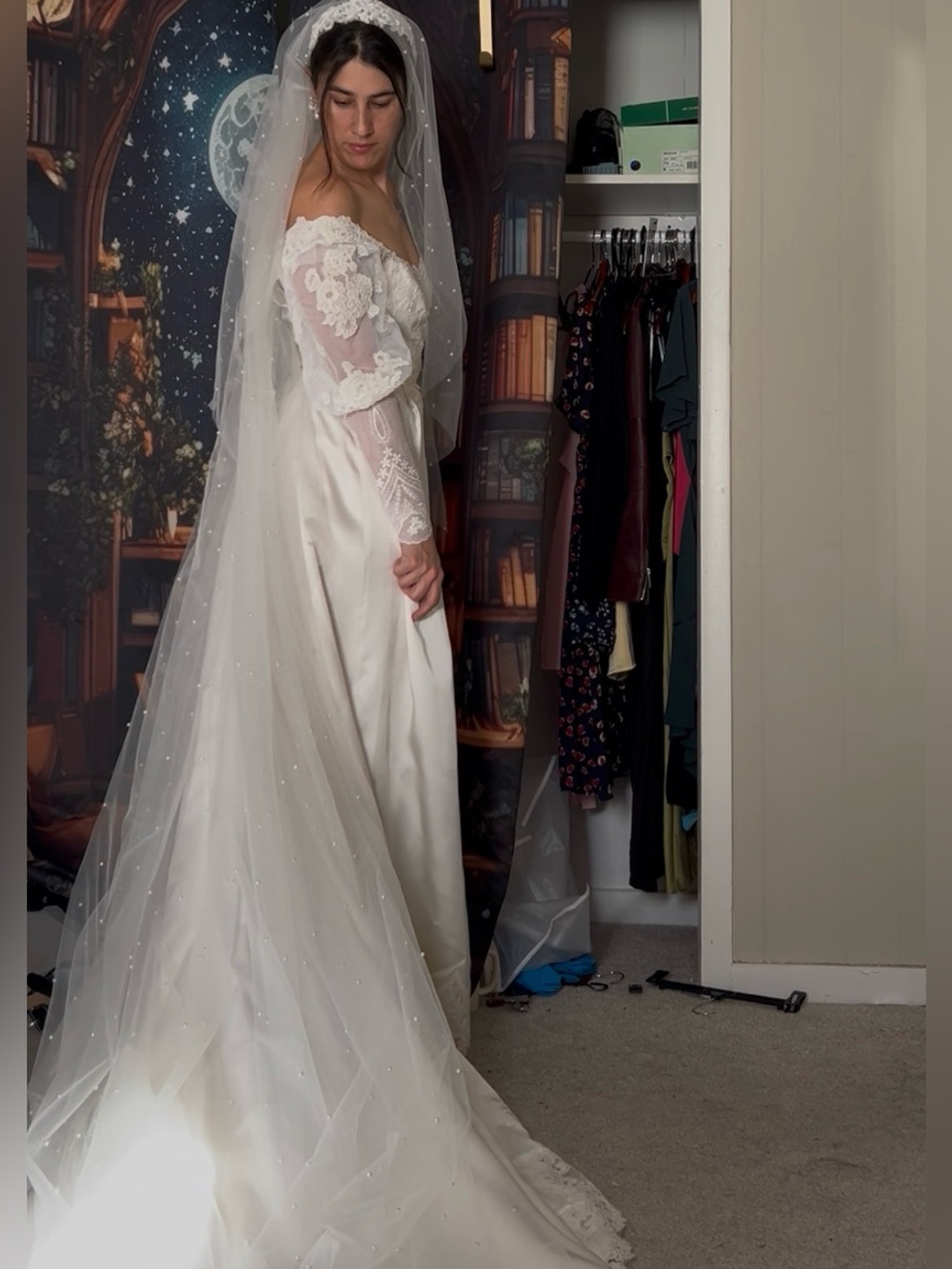 House of Bianchi Vintage Ivory Lace Bridal Gown, Rare - Picture 5 of 15